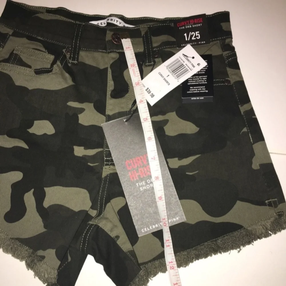 Celebrity pink curvy high-rise shorts, size 25 - Picture 7 of 8
